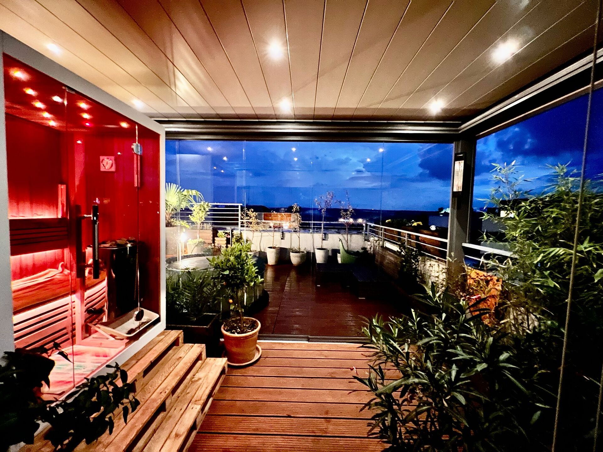 Niepowtarzalny lux apartament z ogromnym 100 m2 tarasem, 4 pok 136m2, 2 łazienki, 2 garaże Osiedle strzeżone. - zdjęcie 20