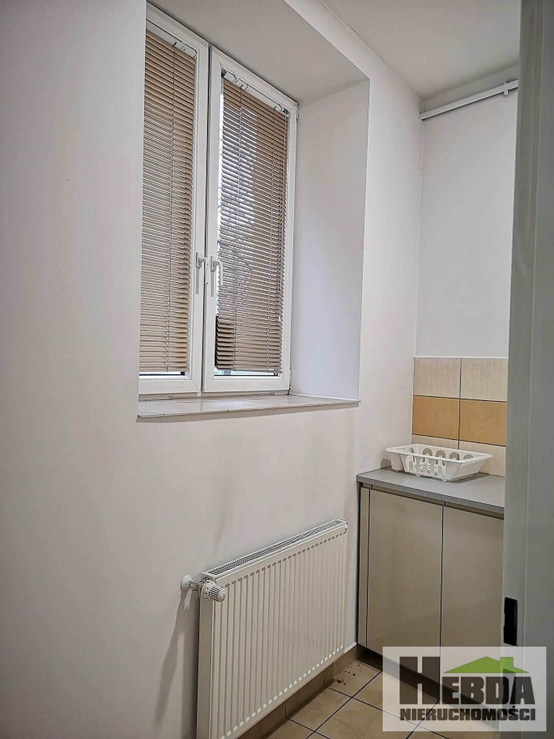 Tarnów, ul.Narutowicza, lokal usługowy 70 m2 + 70 m2 , pod warsztat , usługi kosmetyczne, szkołę ! - zdjęcie 9