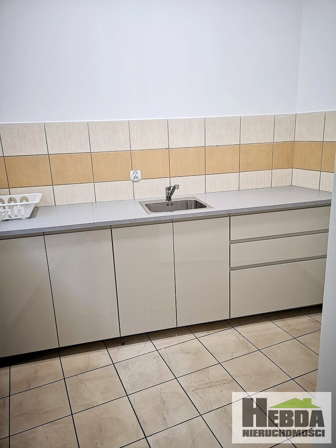 Tarnów, ul.Narutowicza, lokal usługowy 70 m2 + 70 m2 , pod warsztat , usługi kosmetyczne, szkołę ! - zdjęcie 8