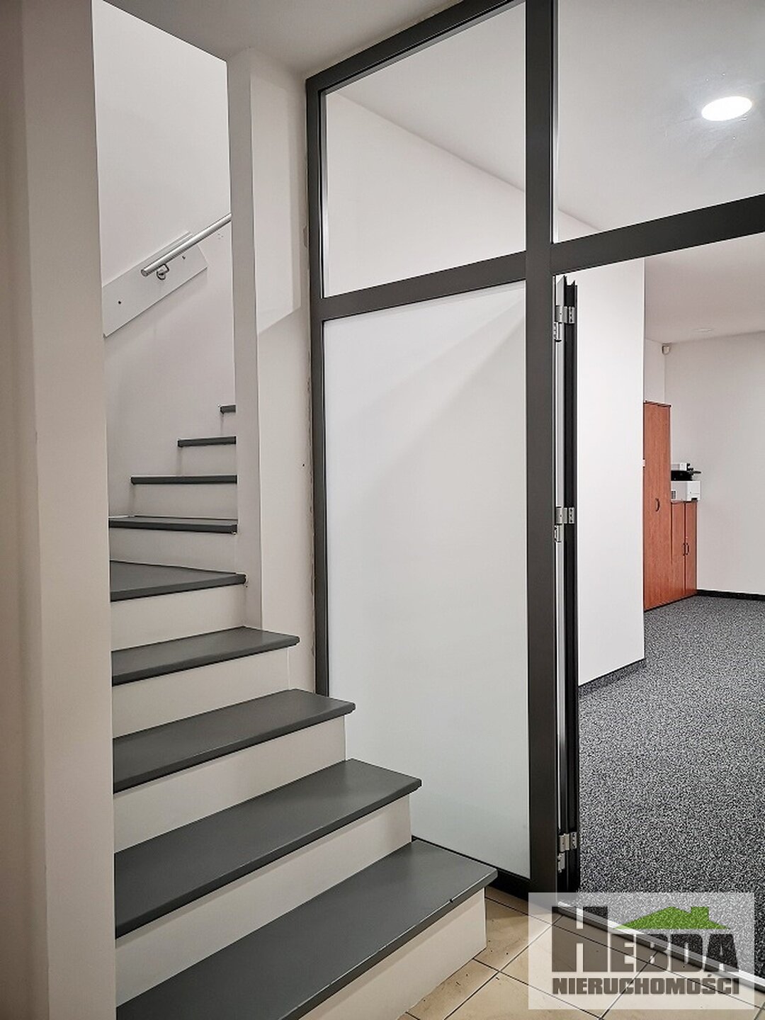 Tarnów, ul.Narutowicza, lokal usługowy 70 m2 + 70 m2 , pod warsztat , usługi kosmetyczne, szkołę ! - zdjęcie 5