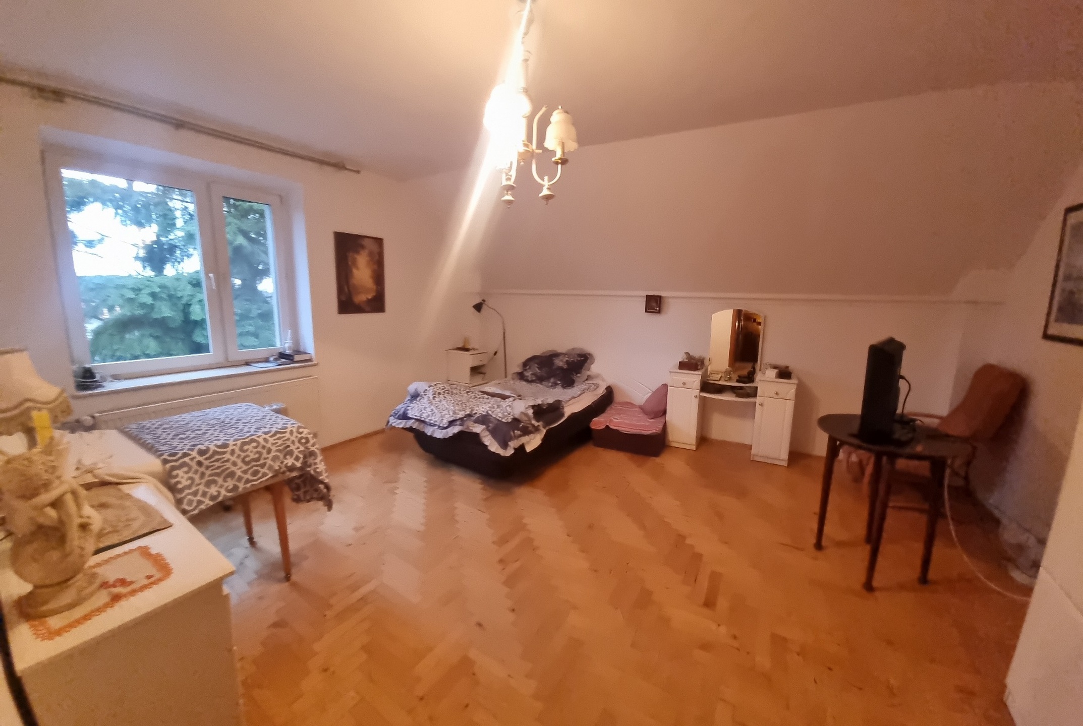 Dom wolnostojący z garażem i dużym ogrodem - zdjęcie 8