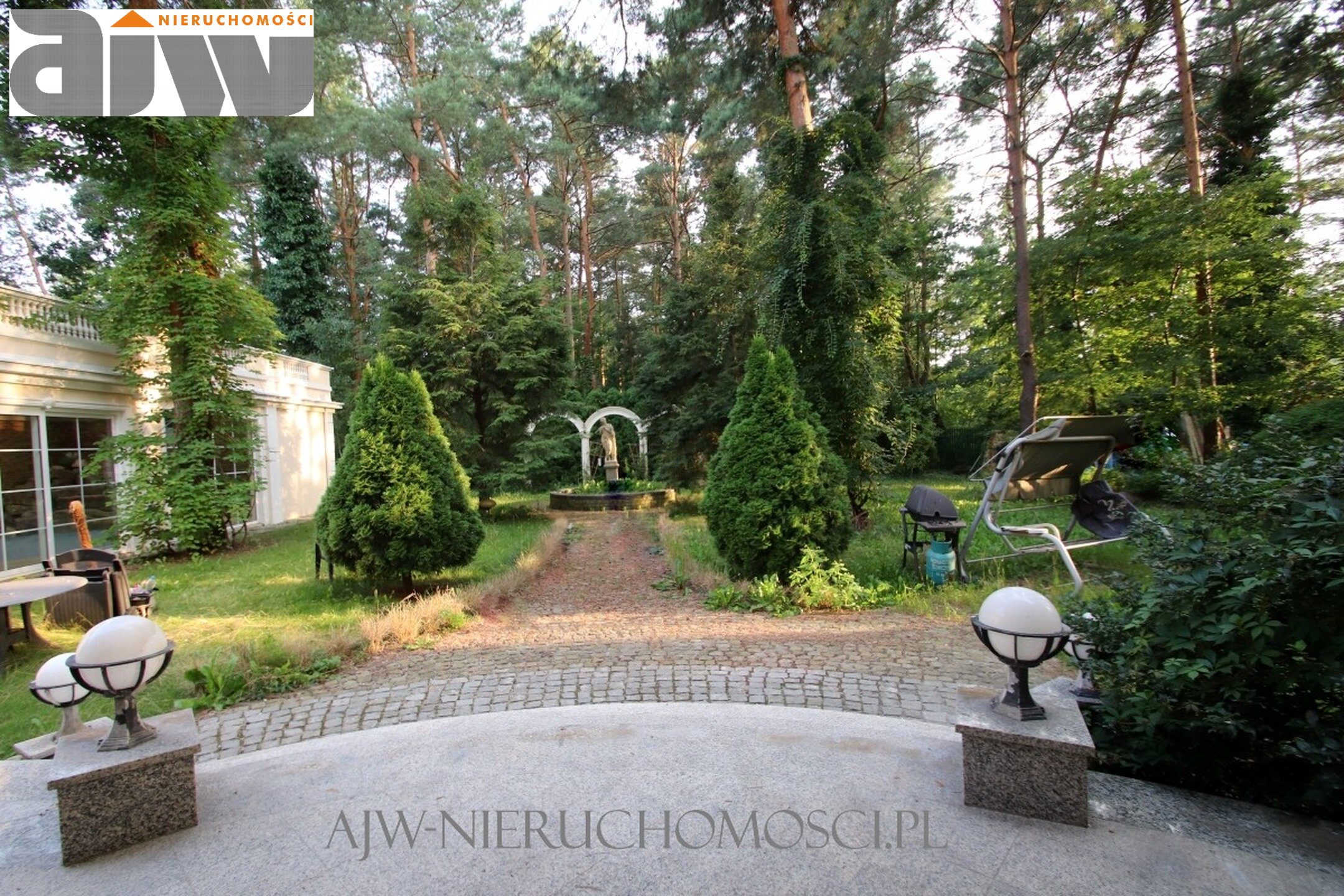 Rezydencja z basenem Izabelin C duża działka - zdjęcie 14