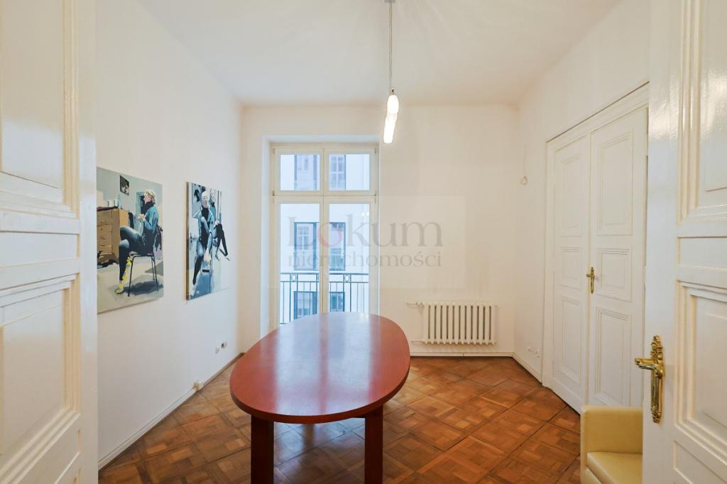 Kamienica przy Uniwersytecie Muzycznym F. Chopina - zdjęcie 2