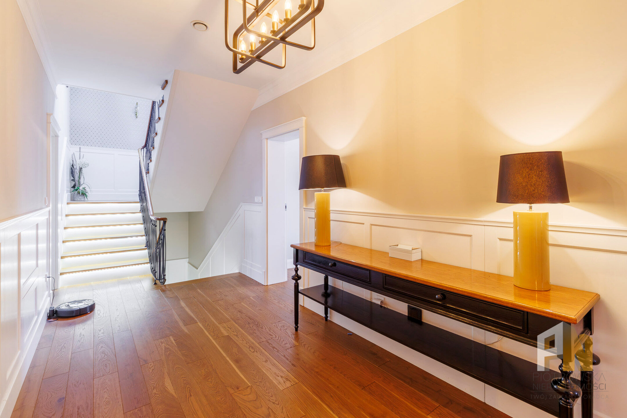 Wyjątkowa willa z dużą zagospodarowaną działką - zdjęcie 17