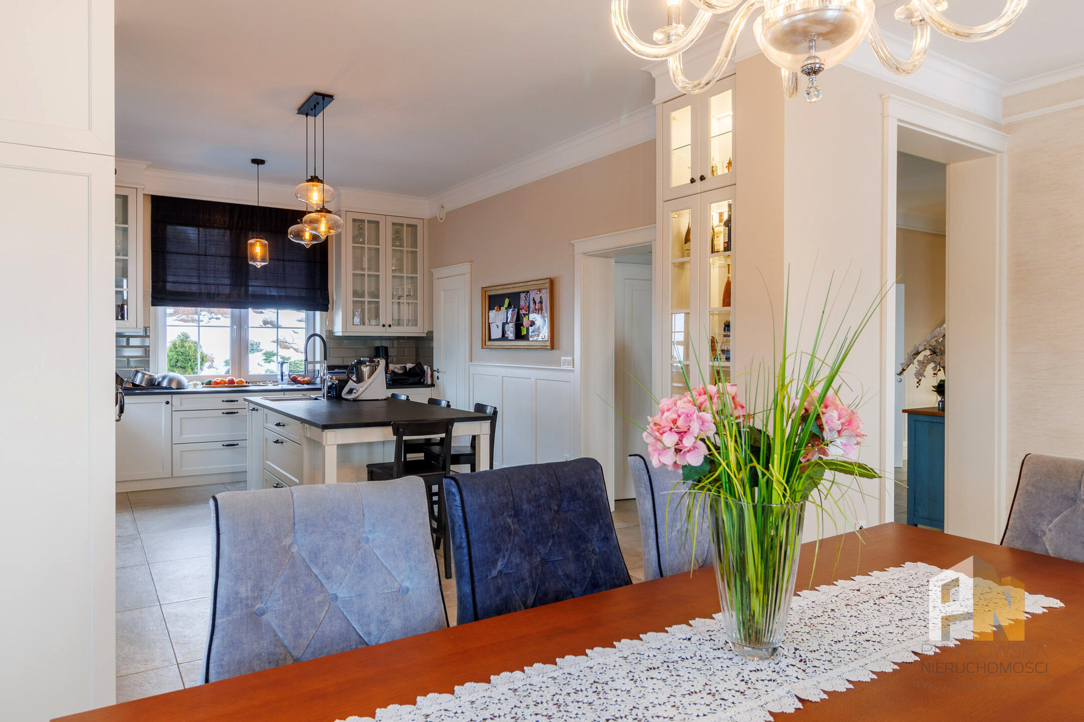 Wyjątkowa willa z dużą zagospodarowaną działką - zdjęcie 9