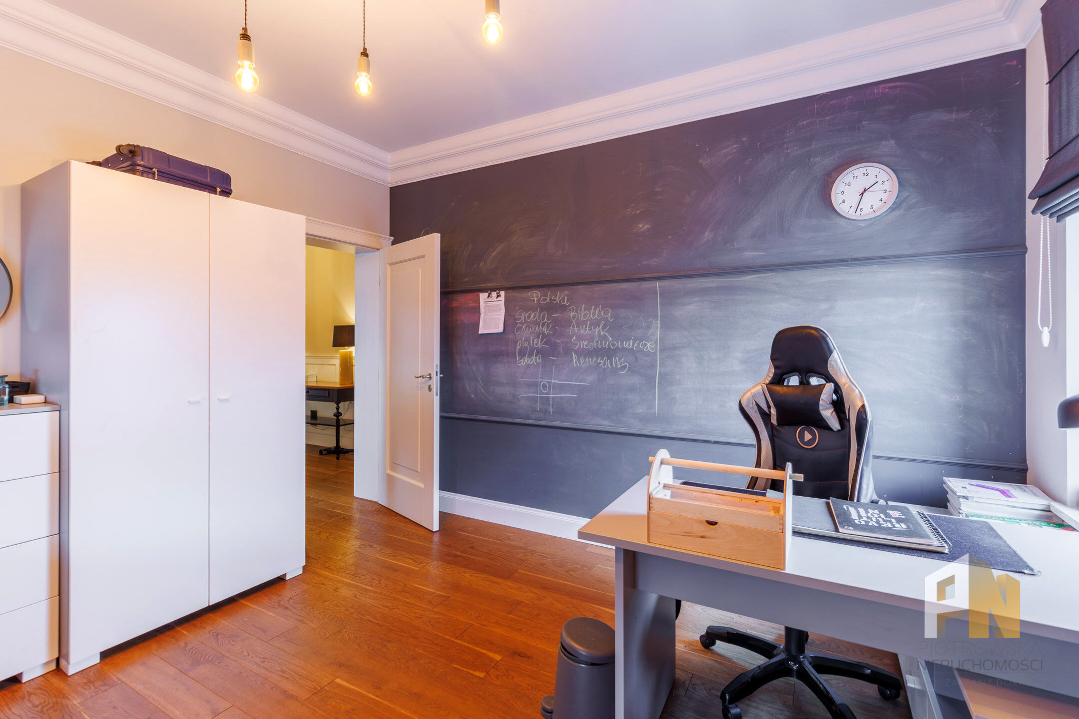 Wyjątkowa willa z dużą zagospodarowaną działką - zdjęcie 16