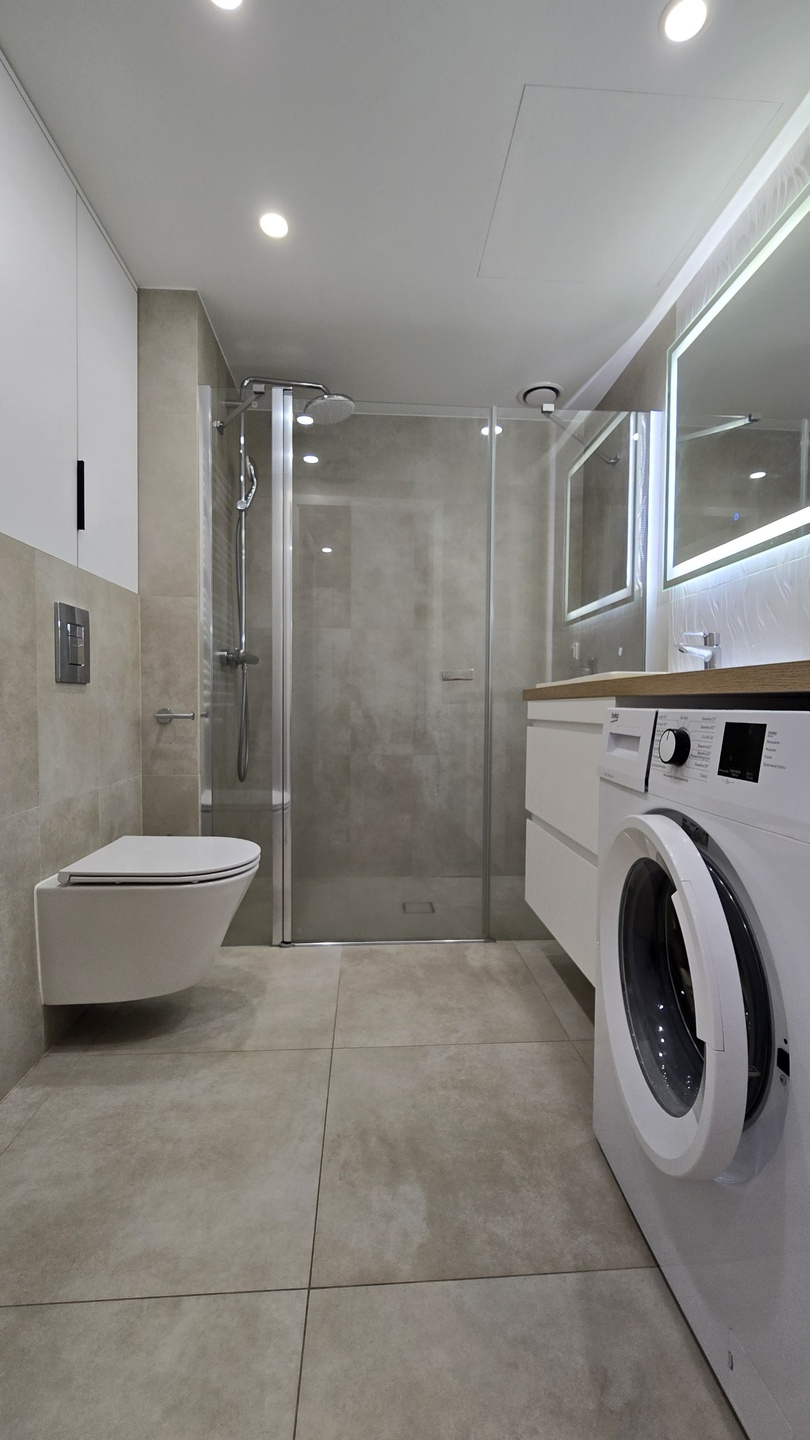 BEZ PROWIZJI - os. Paderewskiego, kompaktowe 2 pokoje, niski blok z windą, duży balkon, klimatyzacja! - zdjęcie 9