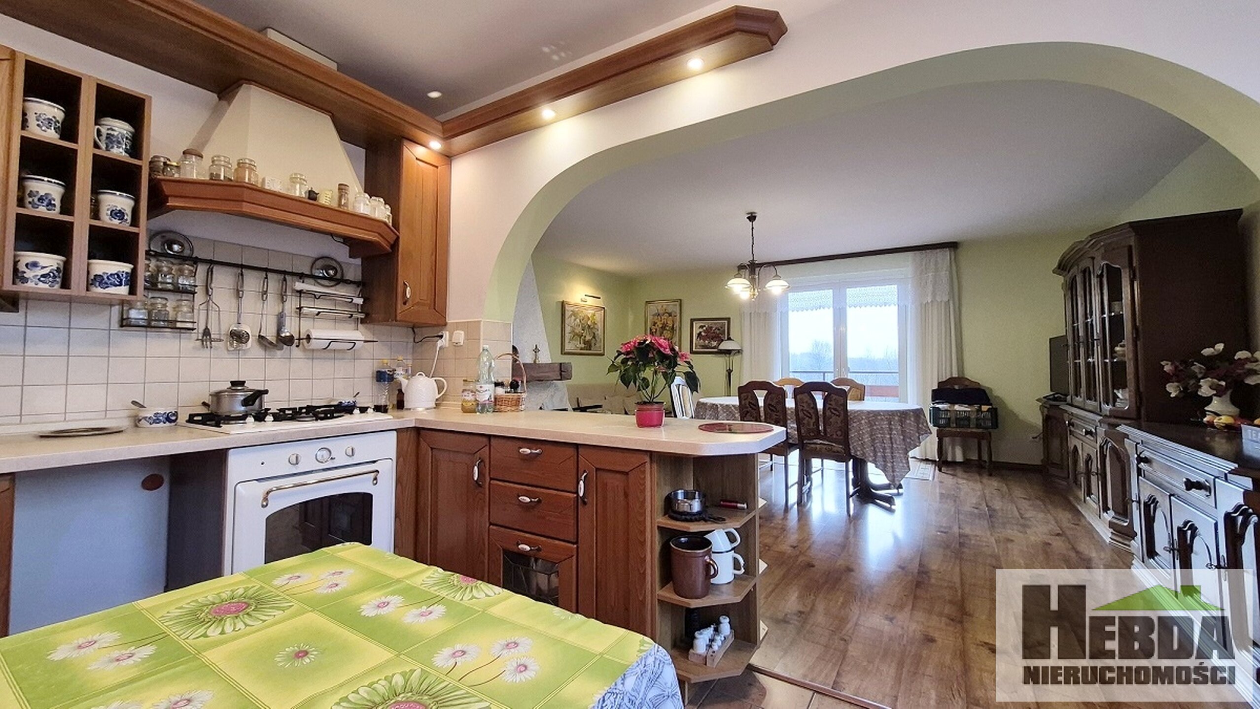 ZAWADA ! Fantastyczne miejsce ! Niewielki domek 120 m2 na widokowej działce 13 arów, tuż blisko szkoły. - zdjęcie 8