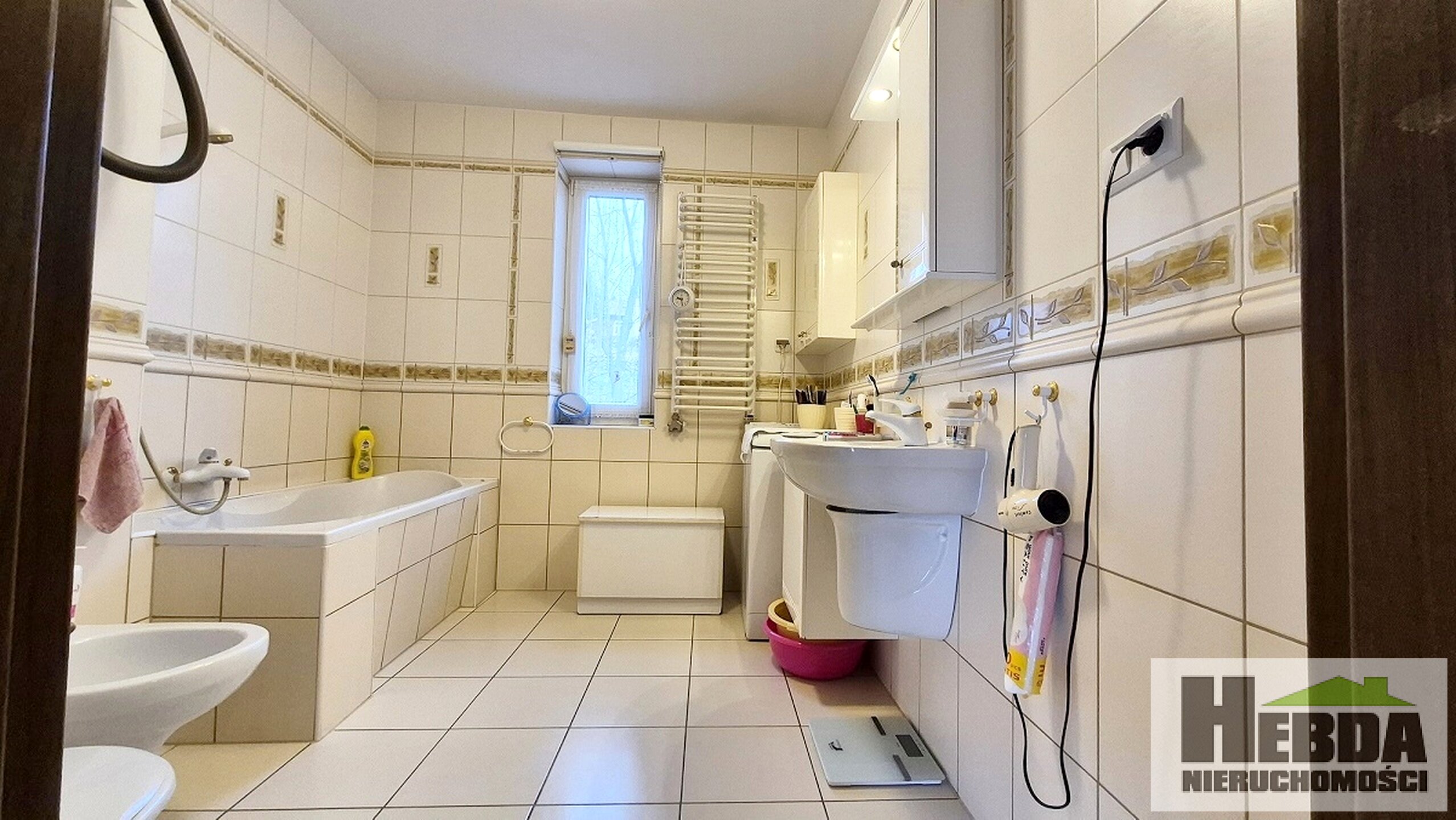 ZAWADA ! Fantastyczne miejsce ! Niewielki domek 120 m2 na widokowej działce 13 arów, tuż blisko szkoły. - zdjęcie 10