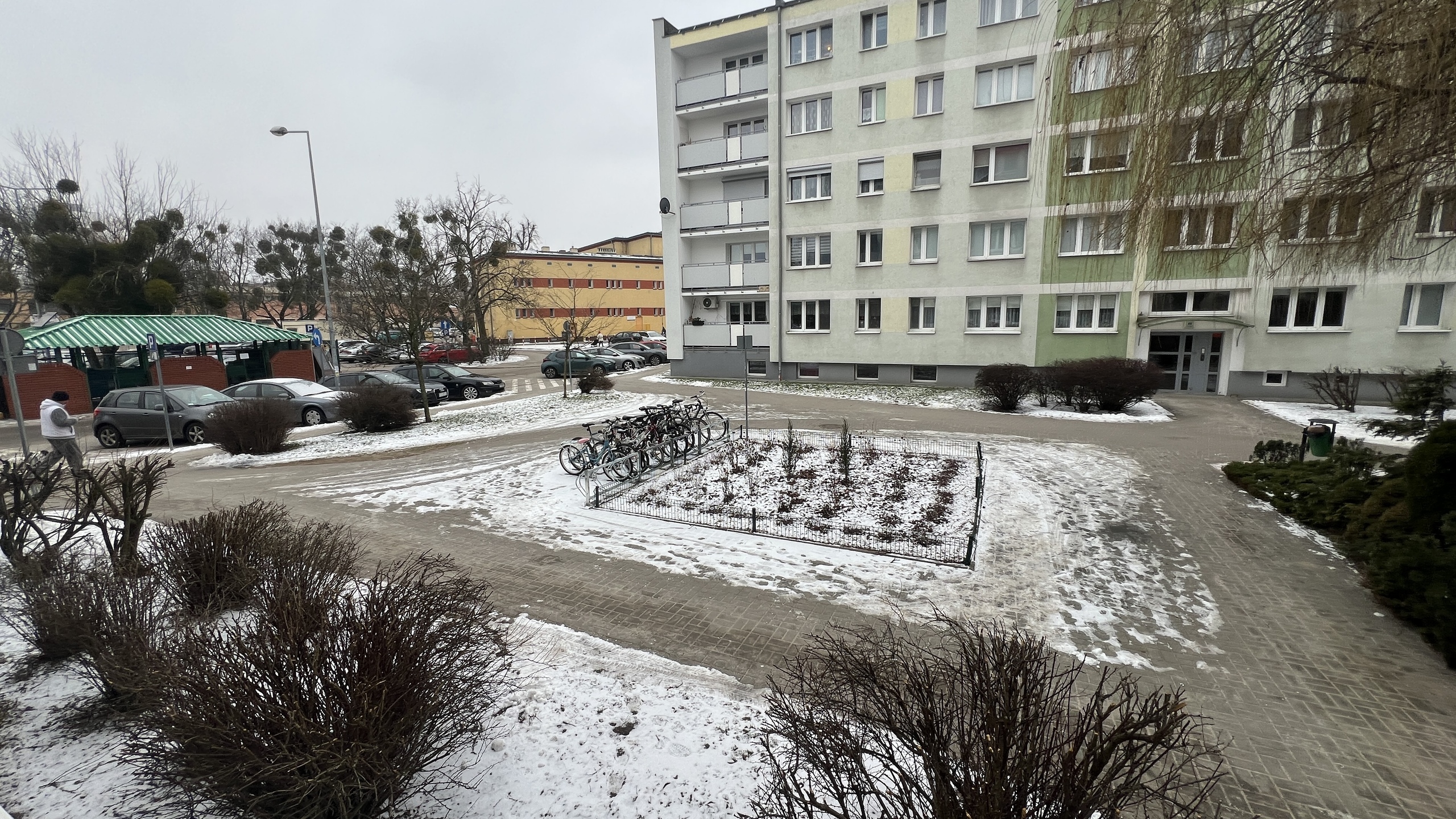 Kawalerka po generalnym remoncie. W pobliżu pełna infrastruktura - zdjęcie 18