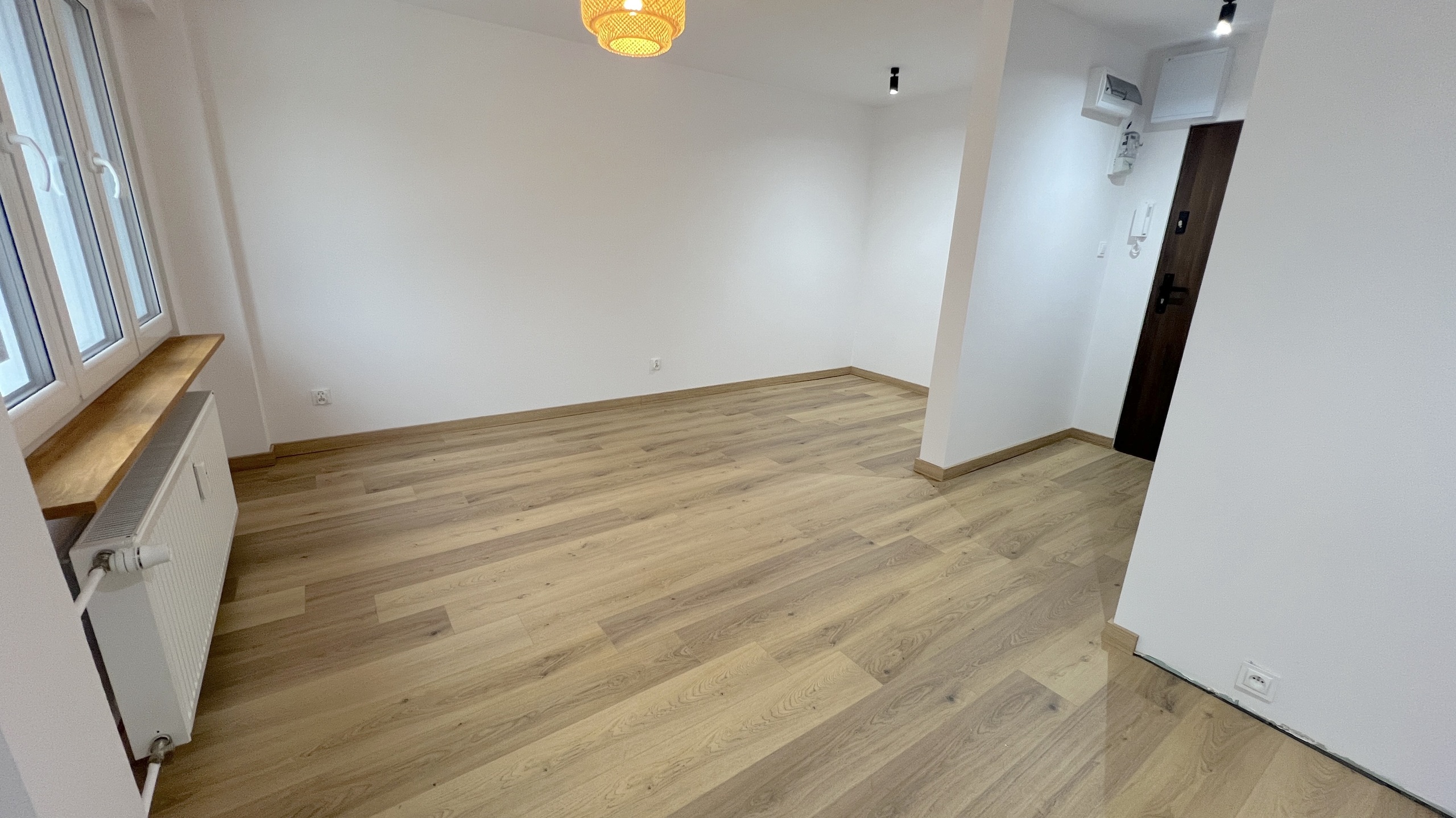 Kawalerka po generalnym remoncie. W pobliżu pełna infrastruktura - zdjęcie 17