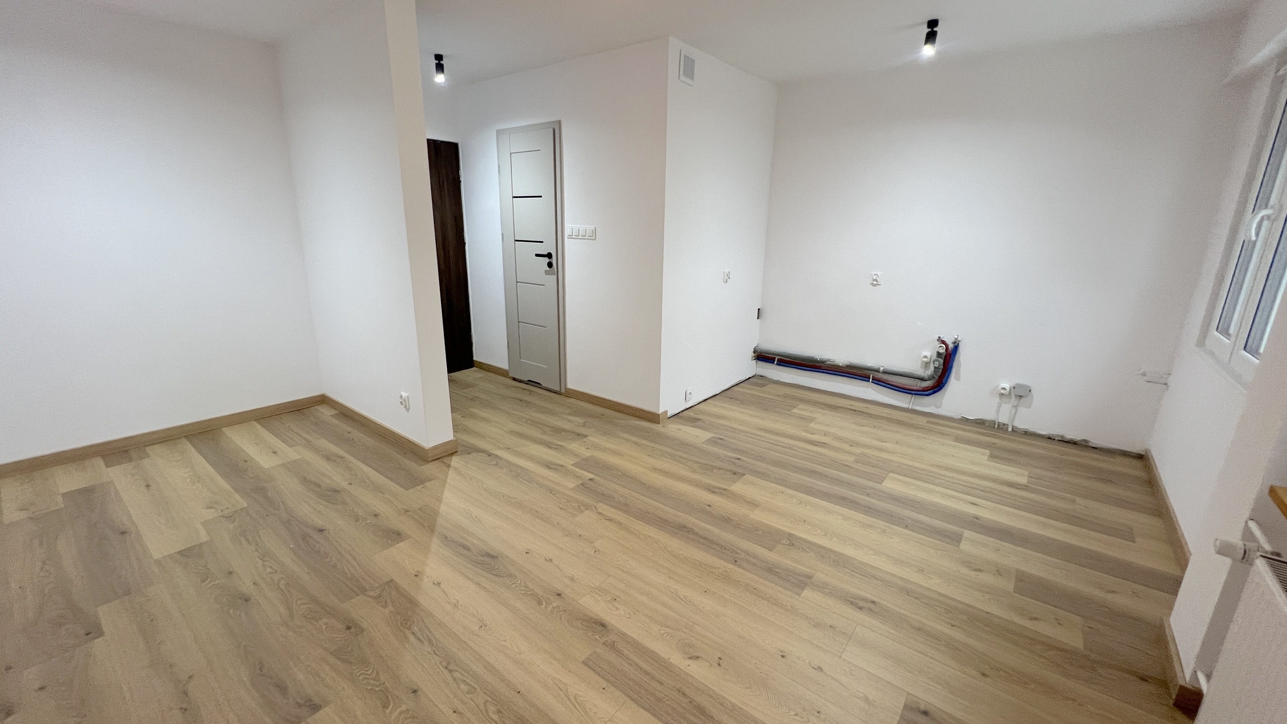 Kawalerka po generalnym remoncie. W pobliżu pełna infrastruktura - zdjęcie 4