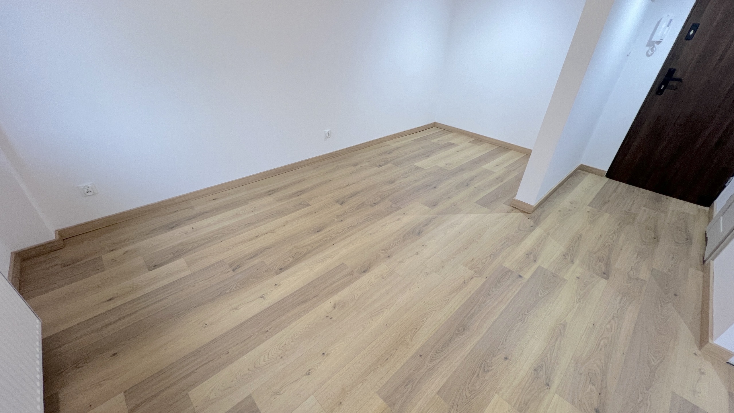 Kawalerka po generalnym remoncie. W pobliżu pełna infrastruktura - zdjęcie 14