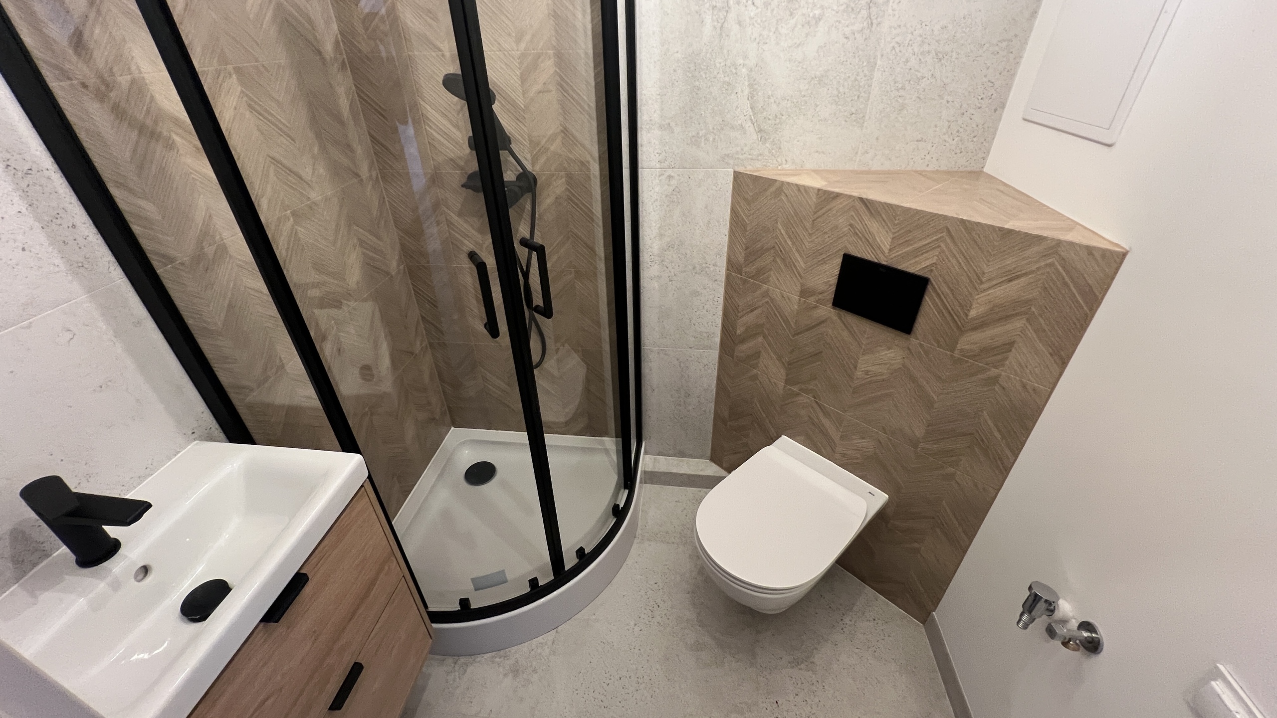 Kawalerka po generalnym remoncie. W pobliżu pełna infrastruktura - zdjęcie 13