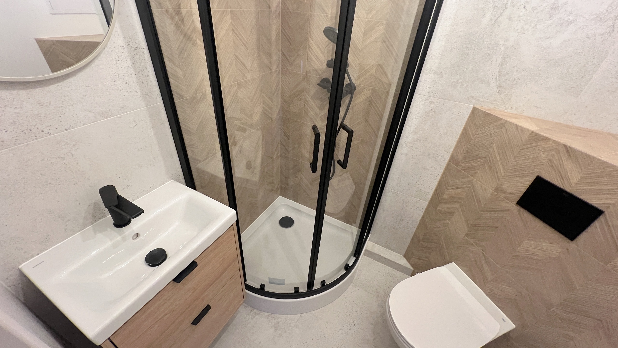 Kawalerka po generalnym remoncie. W pobliżu pełna infrastruktura - zdjęcie 15