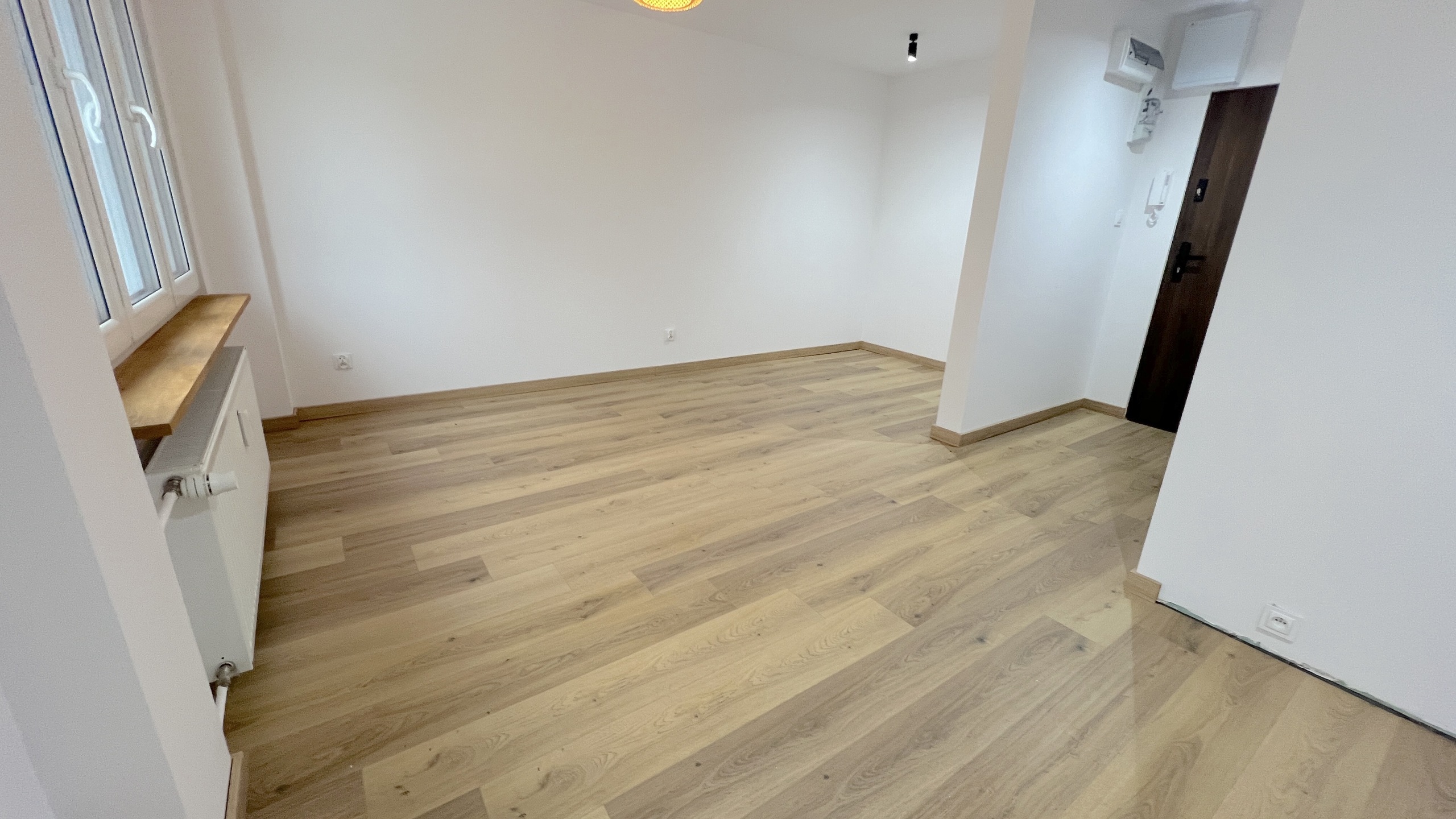 Kawalerka po generalnym remoncie. W pobliżu pełna infrastruktura - zdjęcie 1