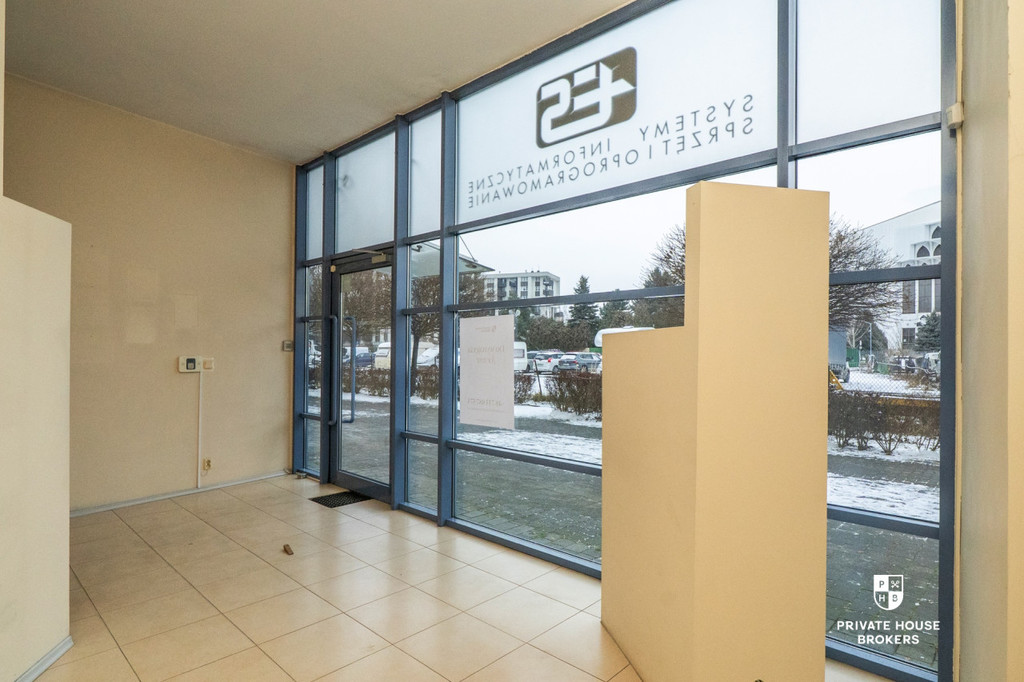 Lokal usługowy do wynajęcia, 61,9 m², Kraków, Czyżyny, Osiedle 2 Pułku Lotniczego - zdjęcie 4