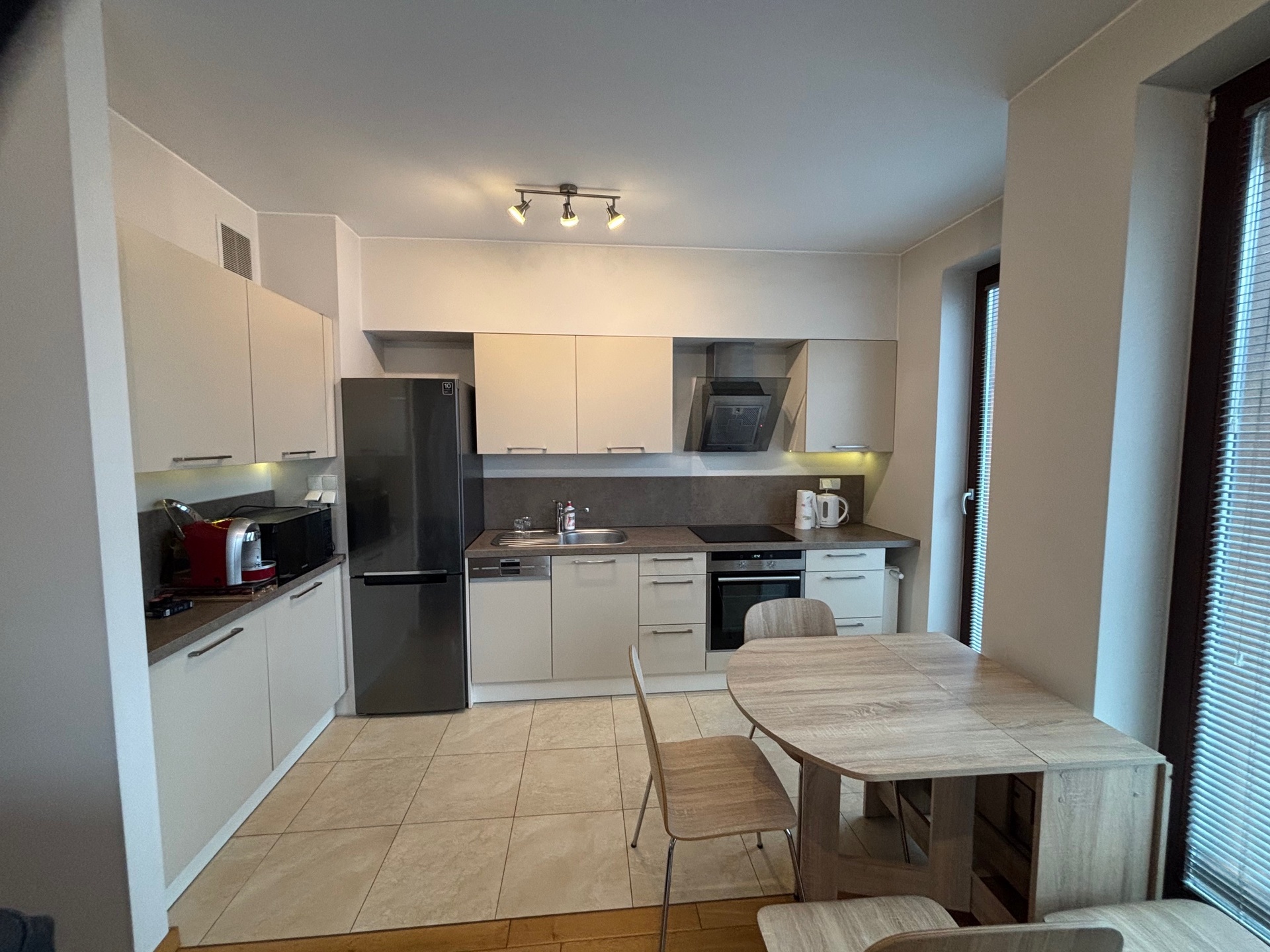 Siedmiogrodzka nowoczesne 2 pokoje garaż komórka meble - zdjęcie 1