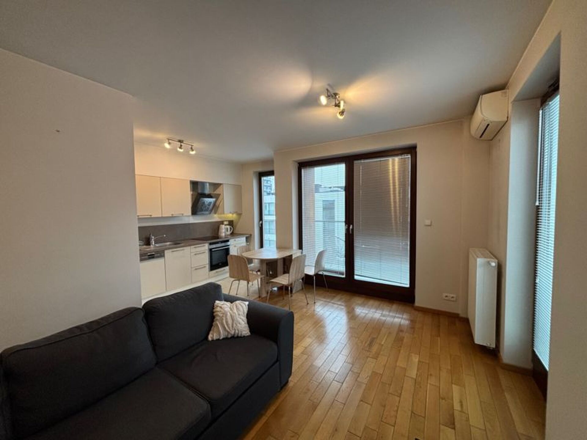 Siedmiogrodzka nowoczesne 2 pokoje garaż komórka meble - zdjęcie 2