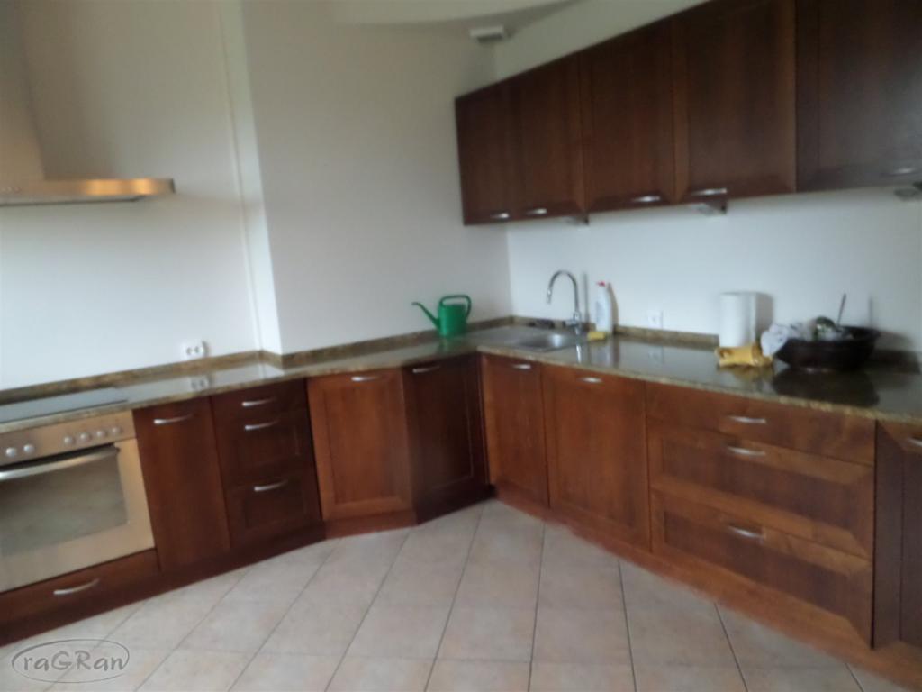 Okazała rezydencja w dobrej lokalizacji - zdjęcie 12