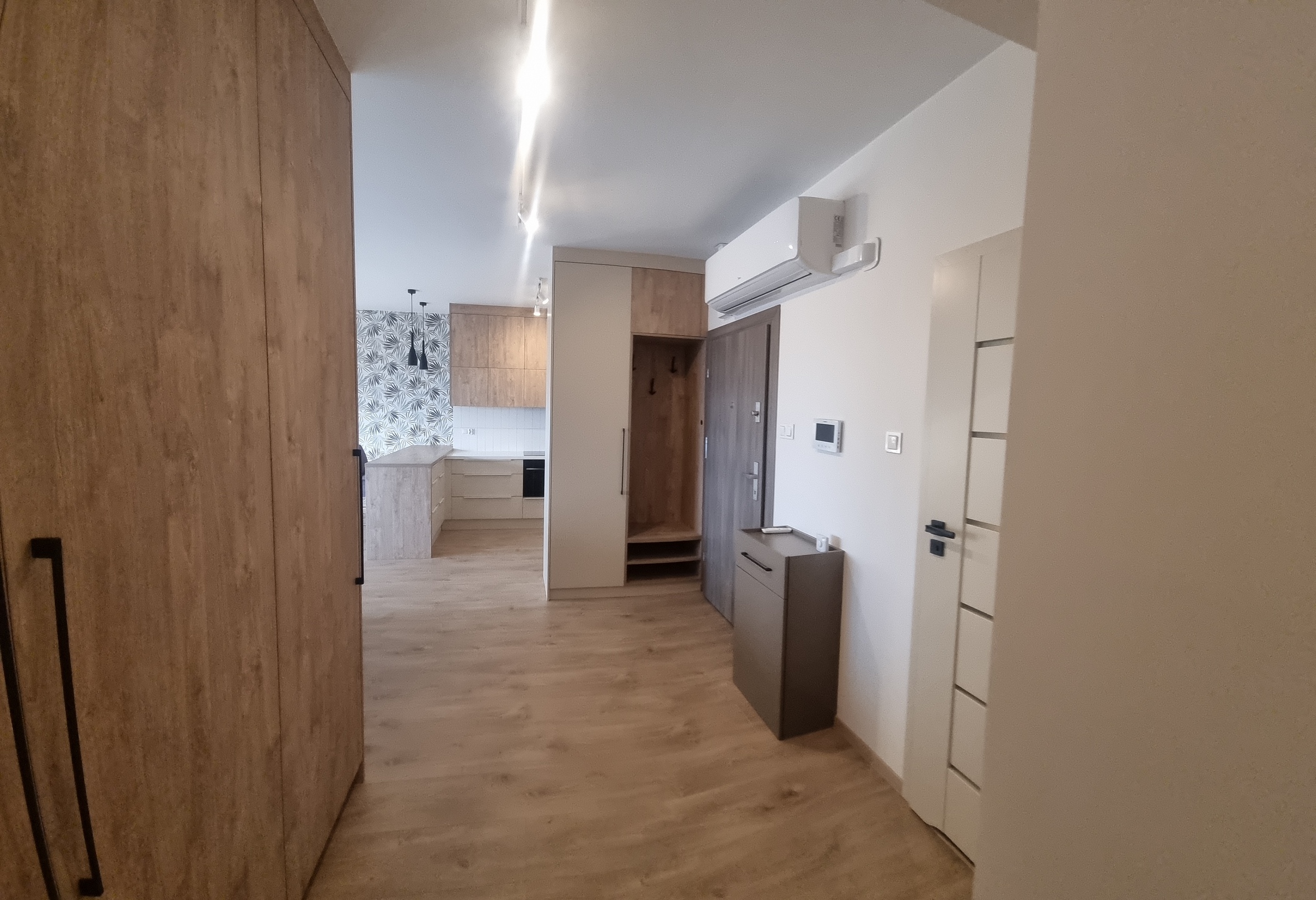 Atrakcyjny apartament na 21 piętrze z piękną panoramą - zdjęcie 3