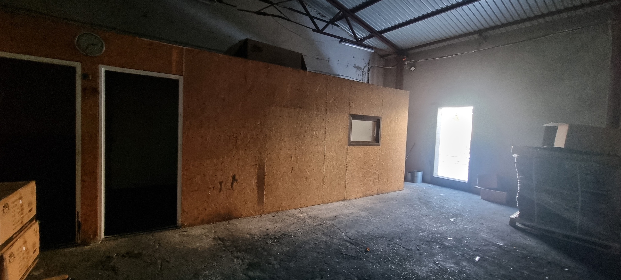 Magazyn 226 m2 , teren ogrodzony , dogodny dojazd - zdjęcie 4