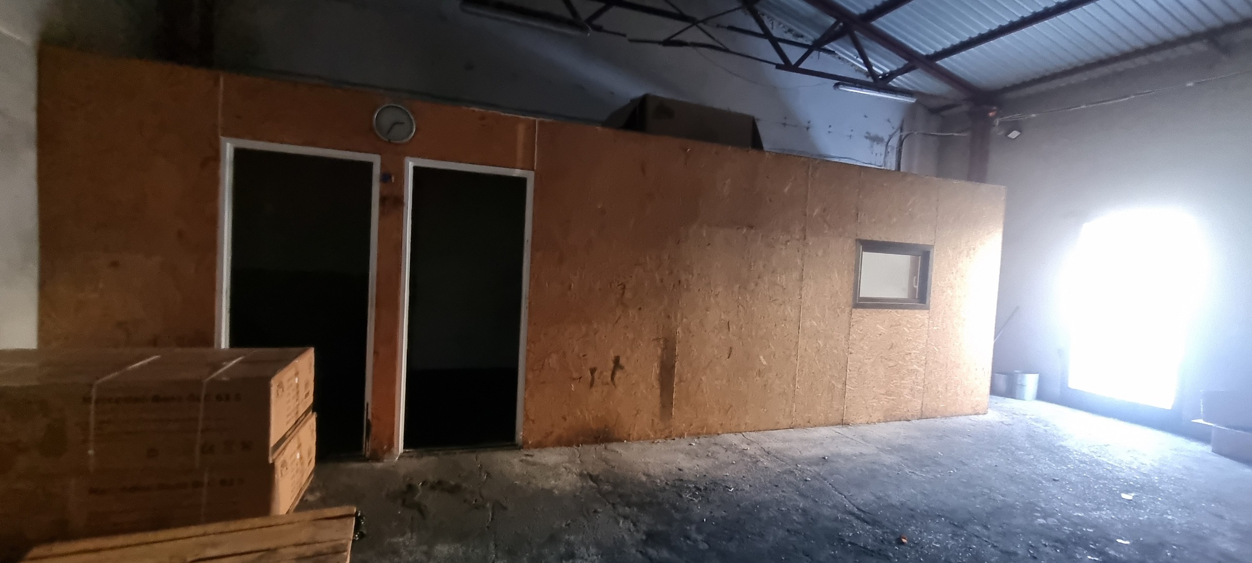 Magazyn 226 m2 , teren ogrodzony , dogodny dojazd - zdjęcie 5