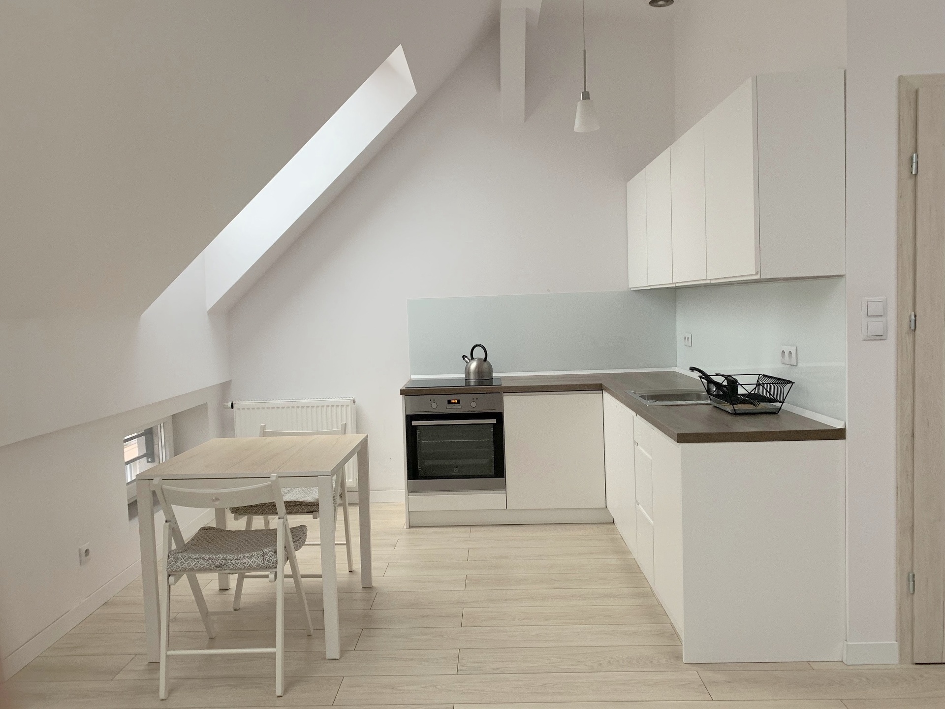 2 pokoje w bardzo dobrej lokalizacji - zdjęcie 2