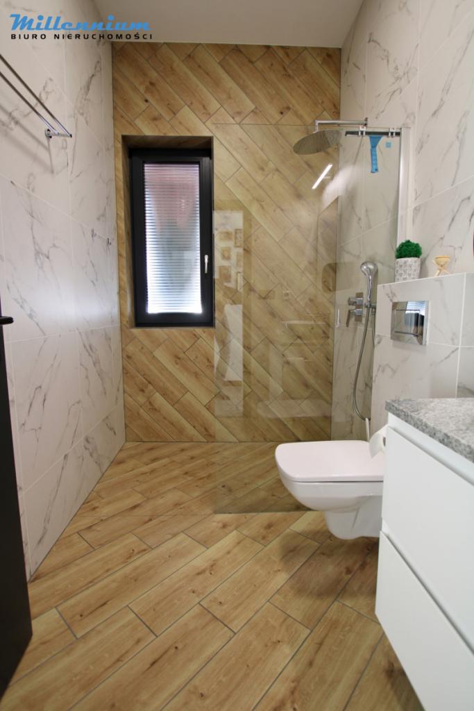 Nowoczesny i energooszczędny  dom w Gniewinie - zdjęcie 18