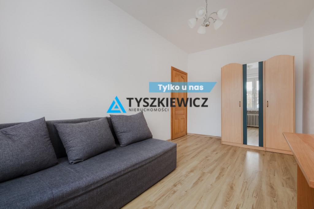 Mieszkanie z oknami od podwórka, słoneczne. - zdjęcie 1