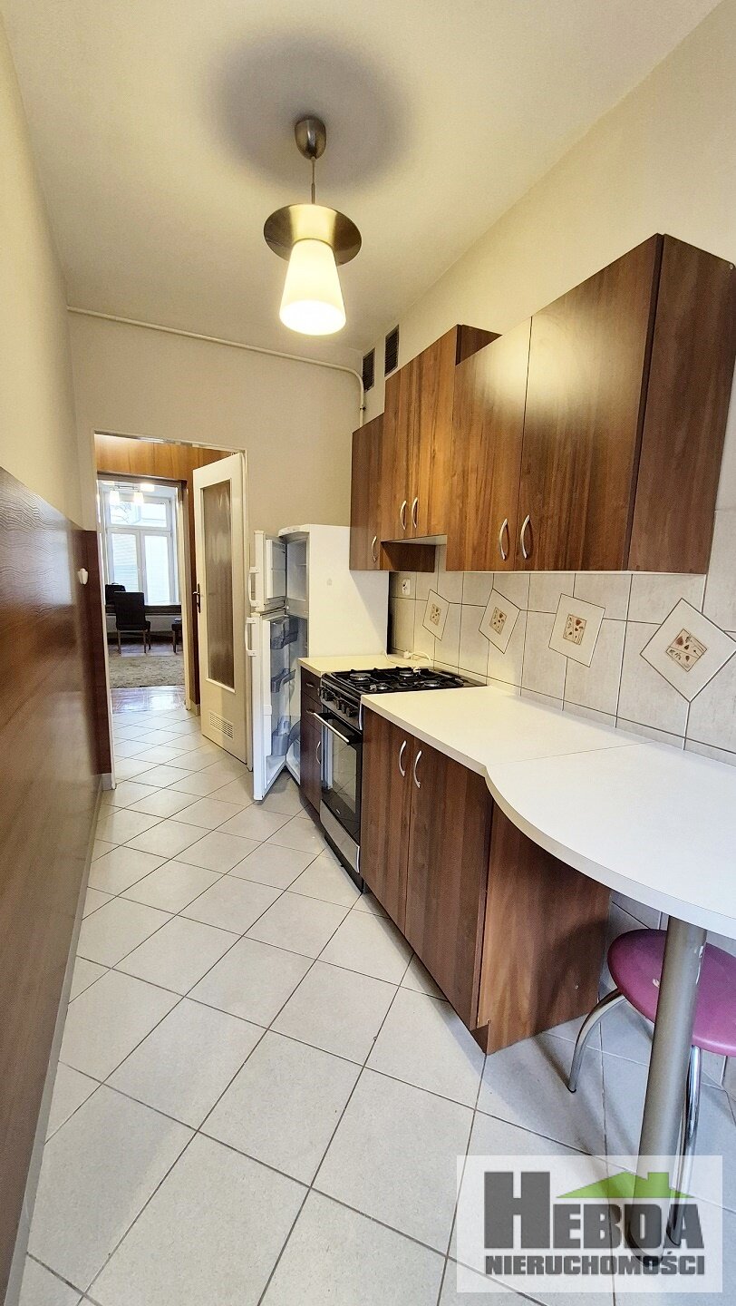 Tarnów, 3 pokojowe mieszkanie przy ul.Urszulańskiej na 1 piętrze kamienicy - zdjęcie 2