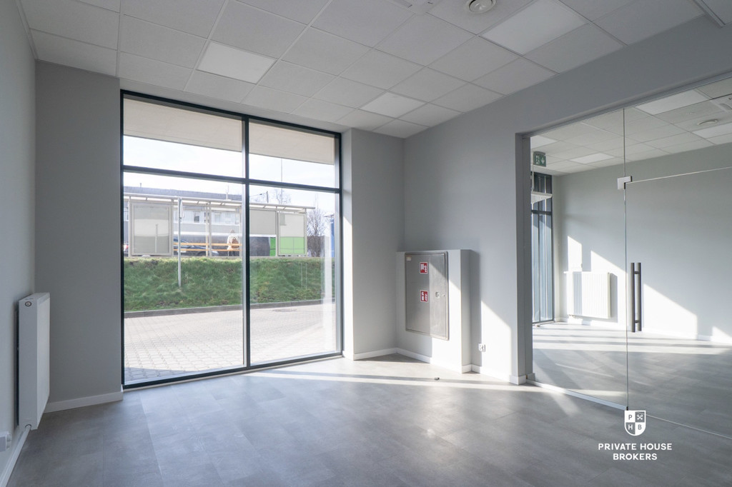 Lokal usługowy do wynajęcia, 96,1 m², Kraków, Podgórze, Walerego Sławka - zdjęcie 2