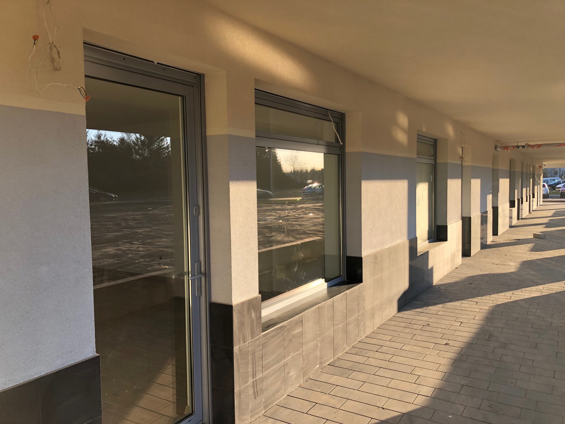 Atrakcyjny lokal użytkowy w Nowym Centrum Lubonia - zdjęcie 10