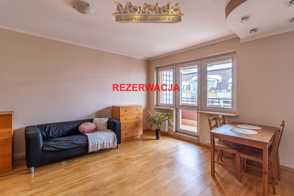 Dwa pokoje na Jeżewskiego z dużym balkonem - zdjęcie 2