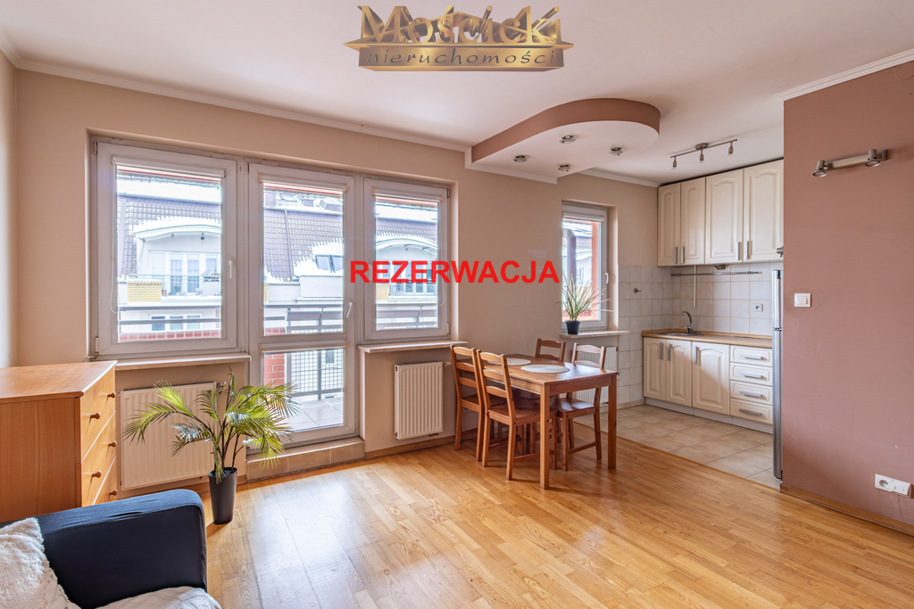 Dwa pokoje na Jeżewskiego z dużym balkonem - zdjęcie 1