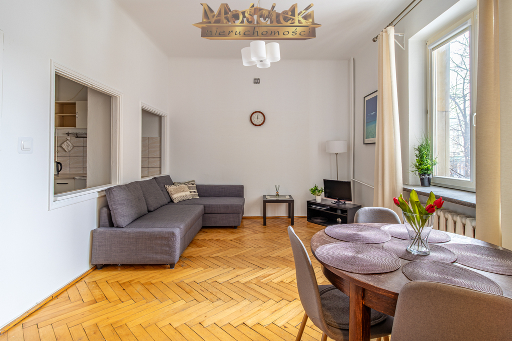 Dwa pokoje z widokiem na PL Konstyucji - zdjęcie 2