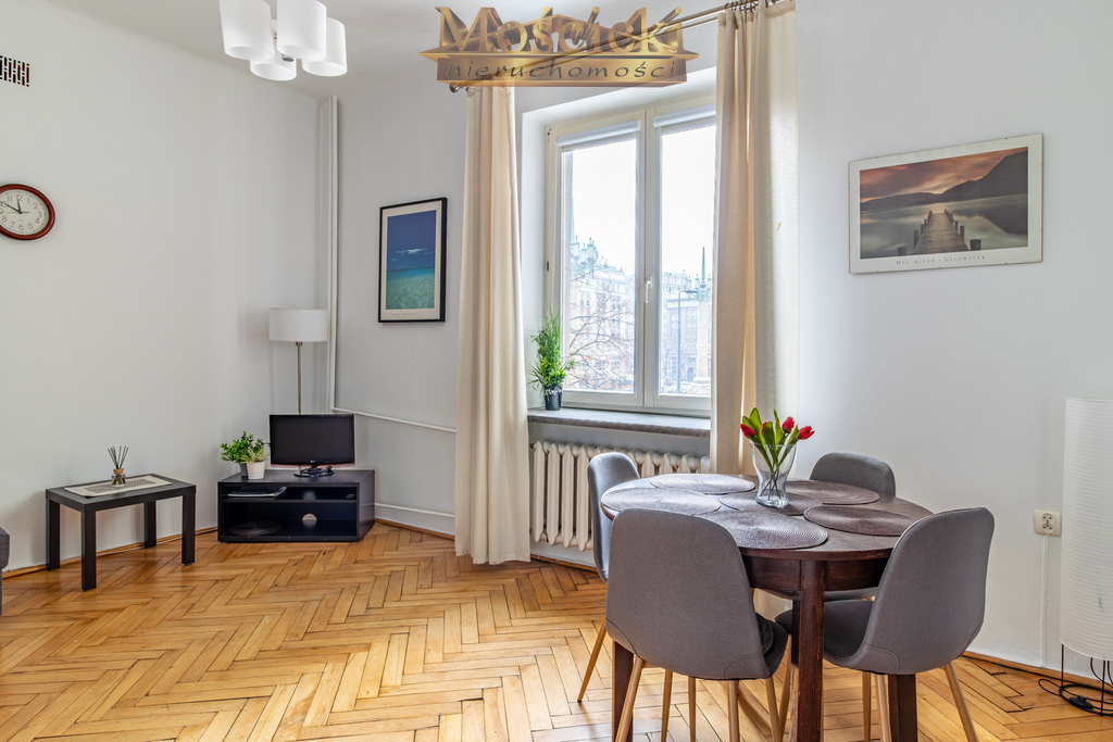 Dwa pokoje z widokiem na PL Konstyucji - zdjęcie 1