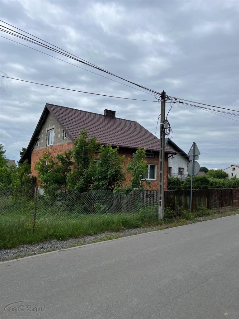 Dom do remontu, z dużym potencjałem, z zabudową go - zdjęcie 1