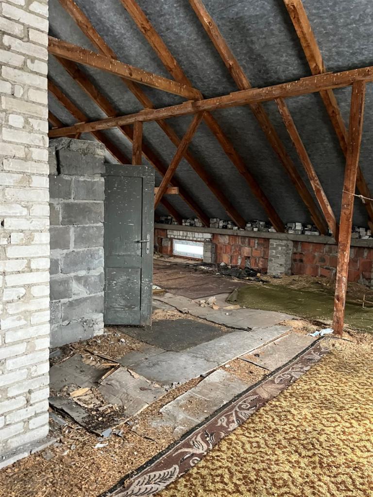 Dom do remontu, z dużym potencjałem, z zabudową go - zdjęcie 12