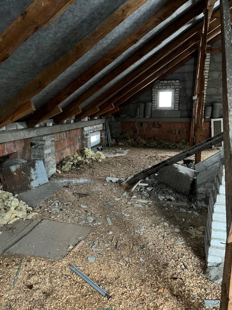 Dom do remontu, z dużym potencjałem, z zabudową go - zdjęcie 13