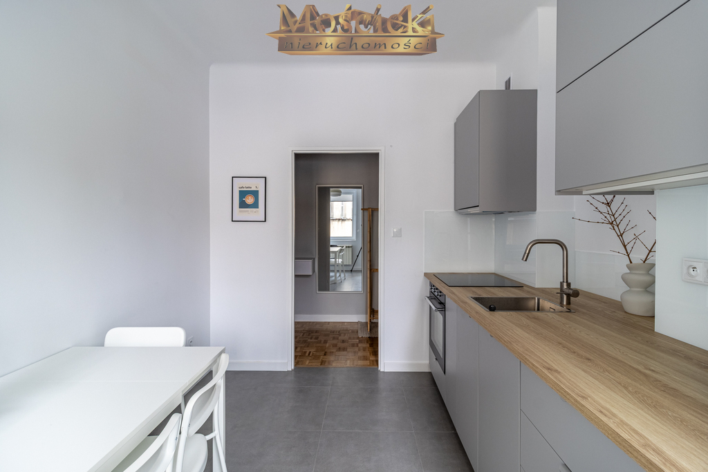 Przestronne mieszkanie w przedwojennej kamienicy - zdjęcie 2