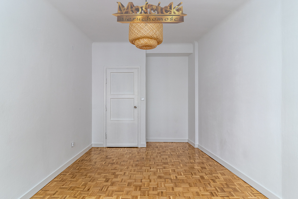 Przestronne mieszkanie w przedwojennej kamienicy - zdjęcie 5