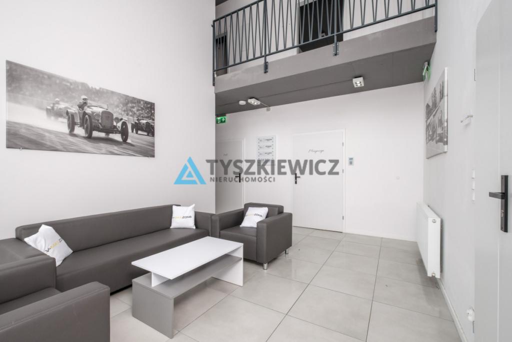 Obiekt handlowo-usługowy z pokojami na wynajem - zdjęcie 4