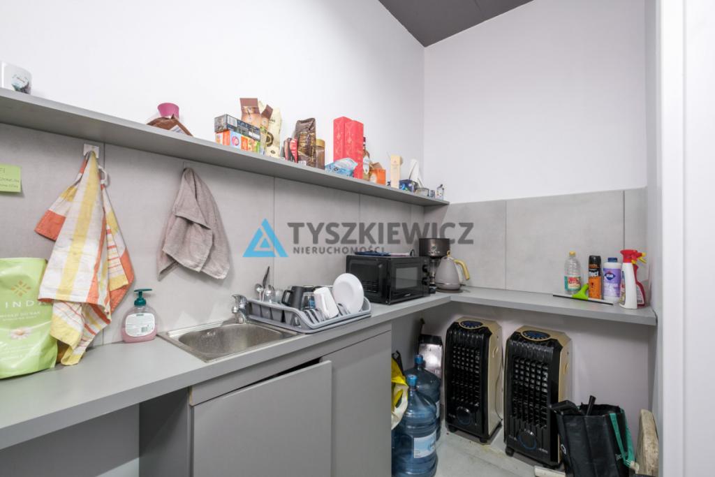 Obiekt handlowo-usługowy z pokojami na wynajem - zdjęcie 14