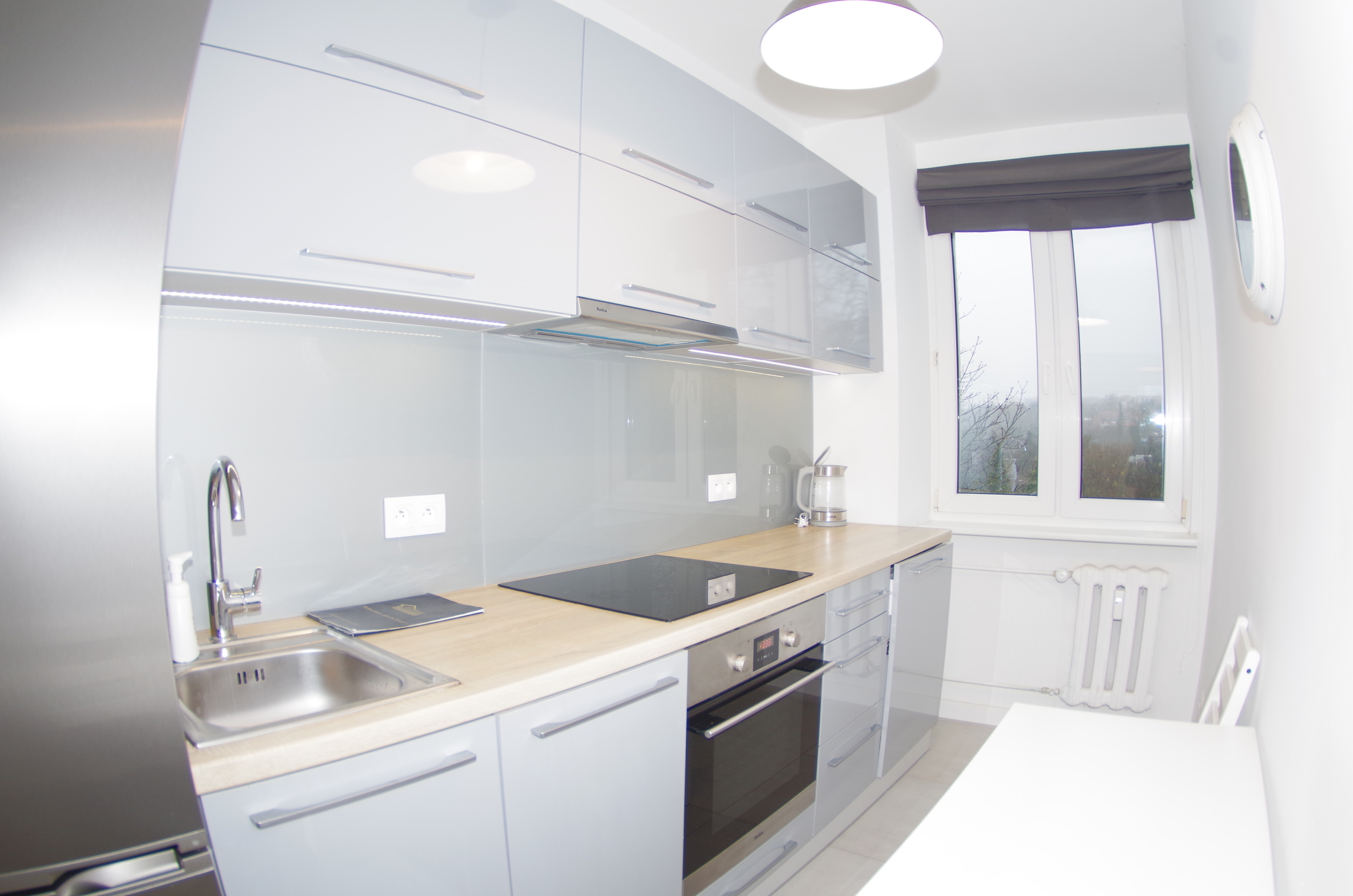 Ładne , mieszkanie z balkonem - na wynajem - zdjęcie 1