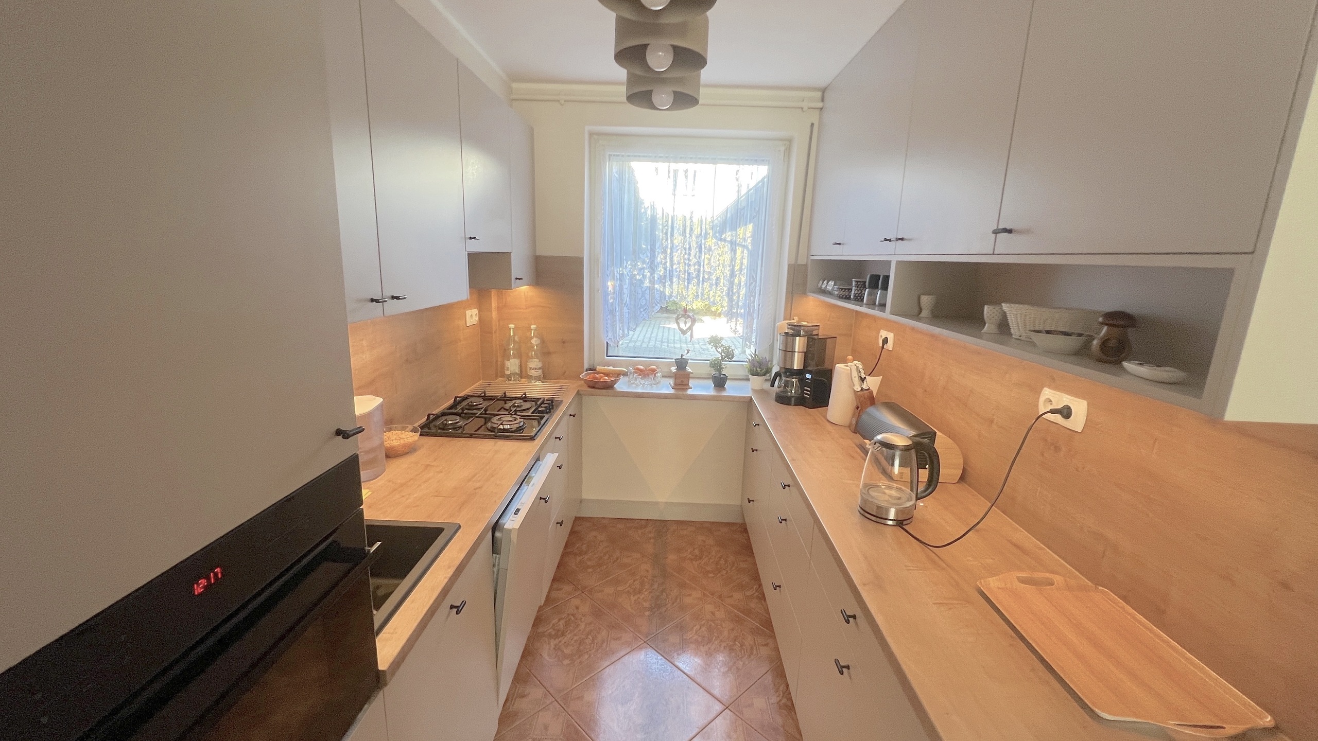 Przestronny dom z garażem w bardzo dobrej lokalizacji - zdjęcie 3