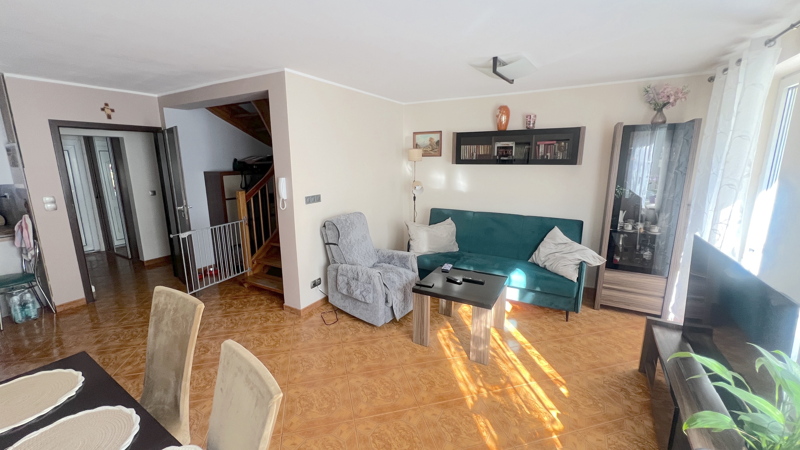 Przestronny dom z garażem w bardzo dobrej lokalizacji - zdjęcie 11