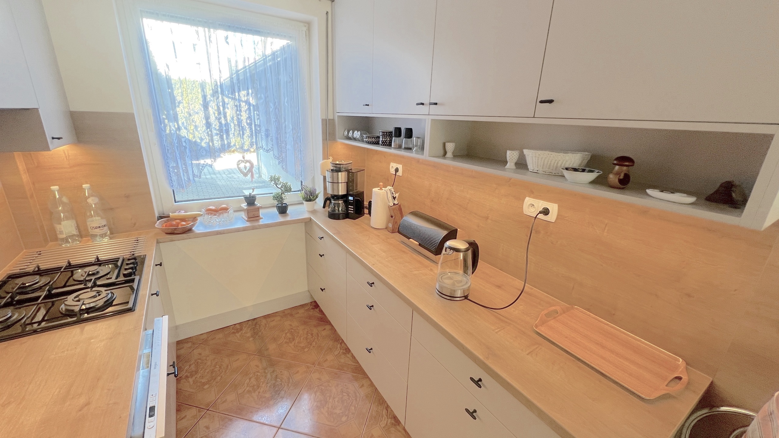 Przestronny dom z garażem w bardzo dobrej lokalizacji - zdjęcie 1