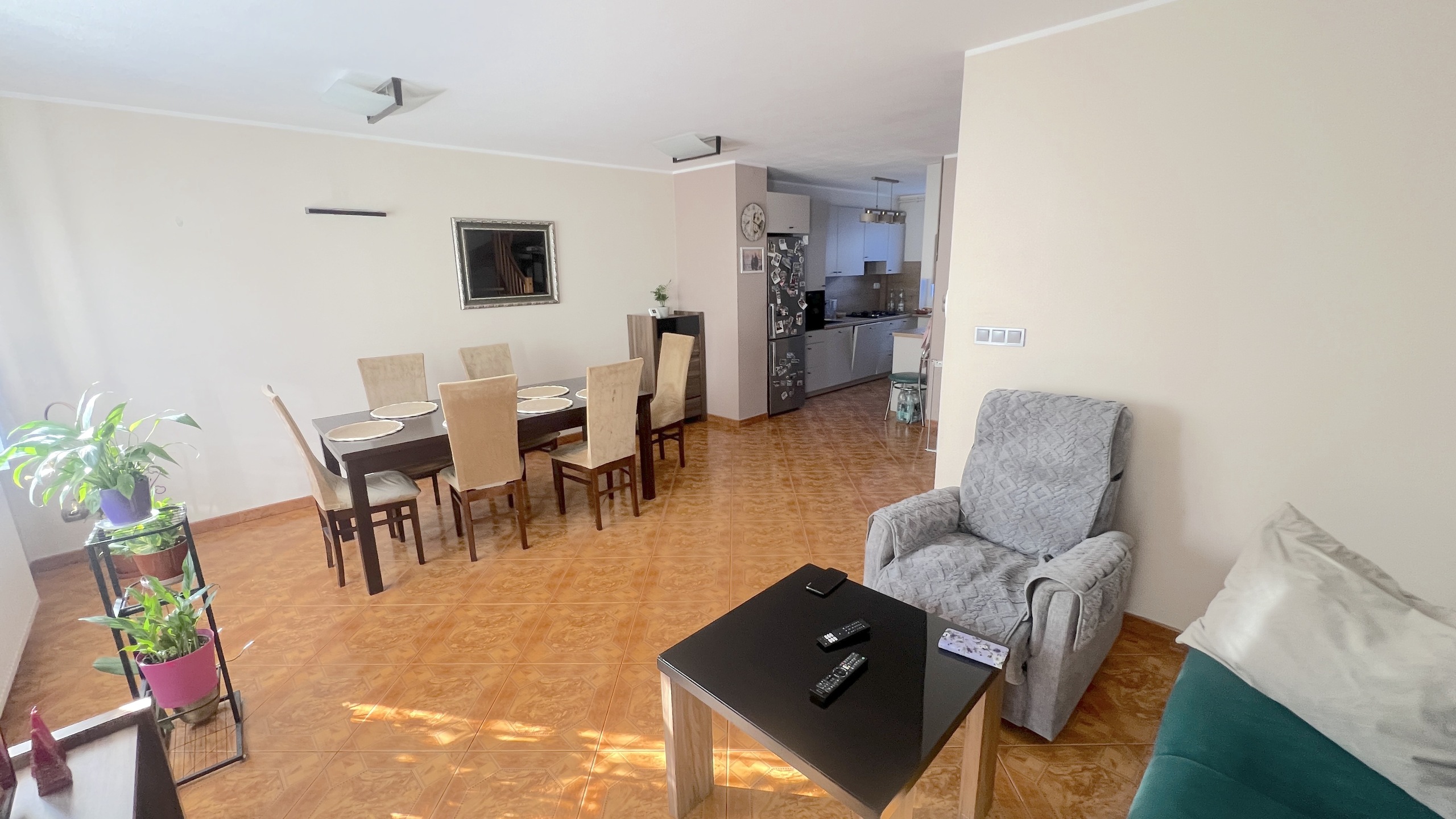 Przestronny dom z garażem w bardzo dobrej lokalizacji - zdjęcie 4