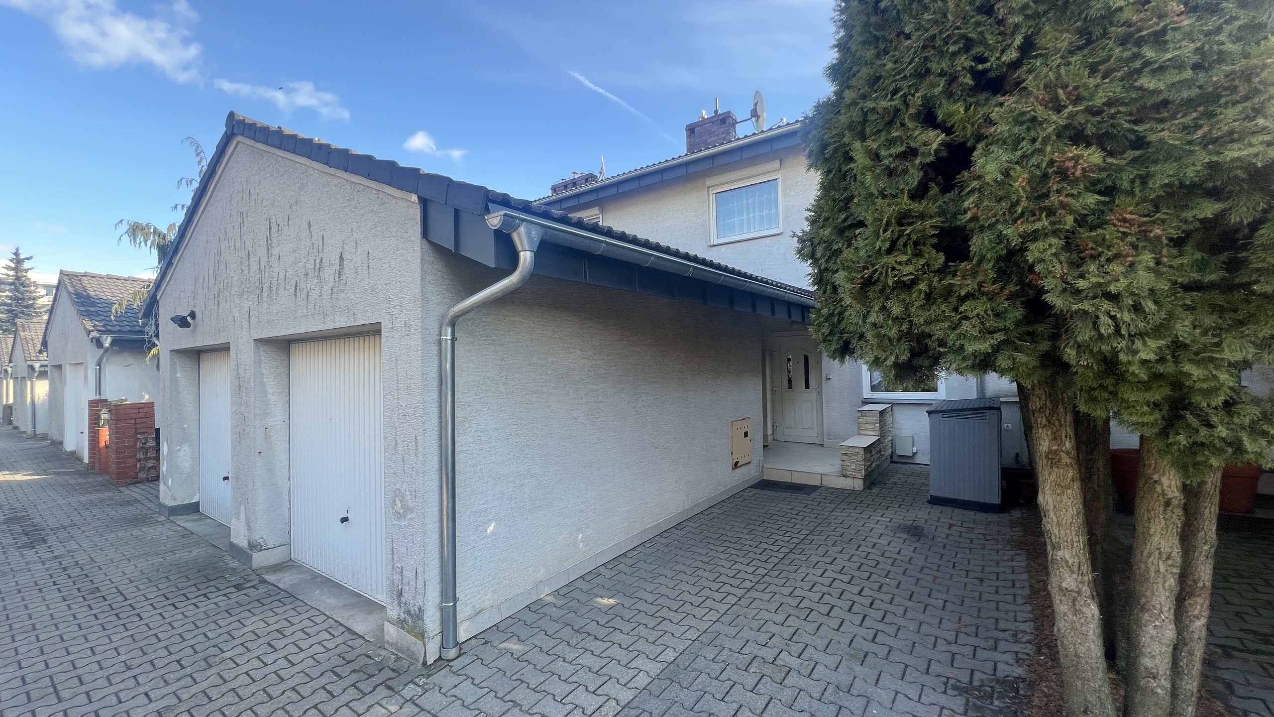 Przestronny dom z garażem w bardzo dobrej lokalizacji - zdjęcie 8